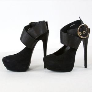 Bebe Audryan Platform Heel Sz. 5